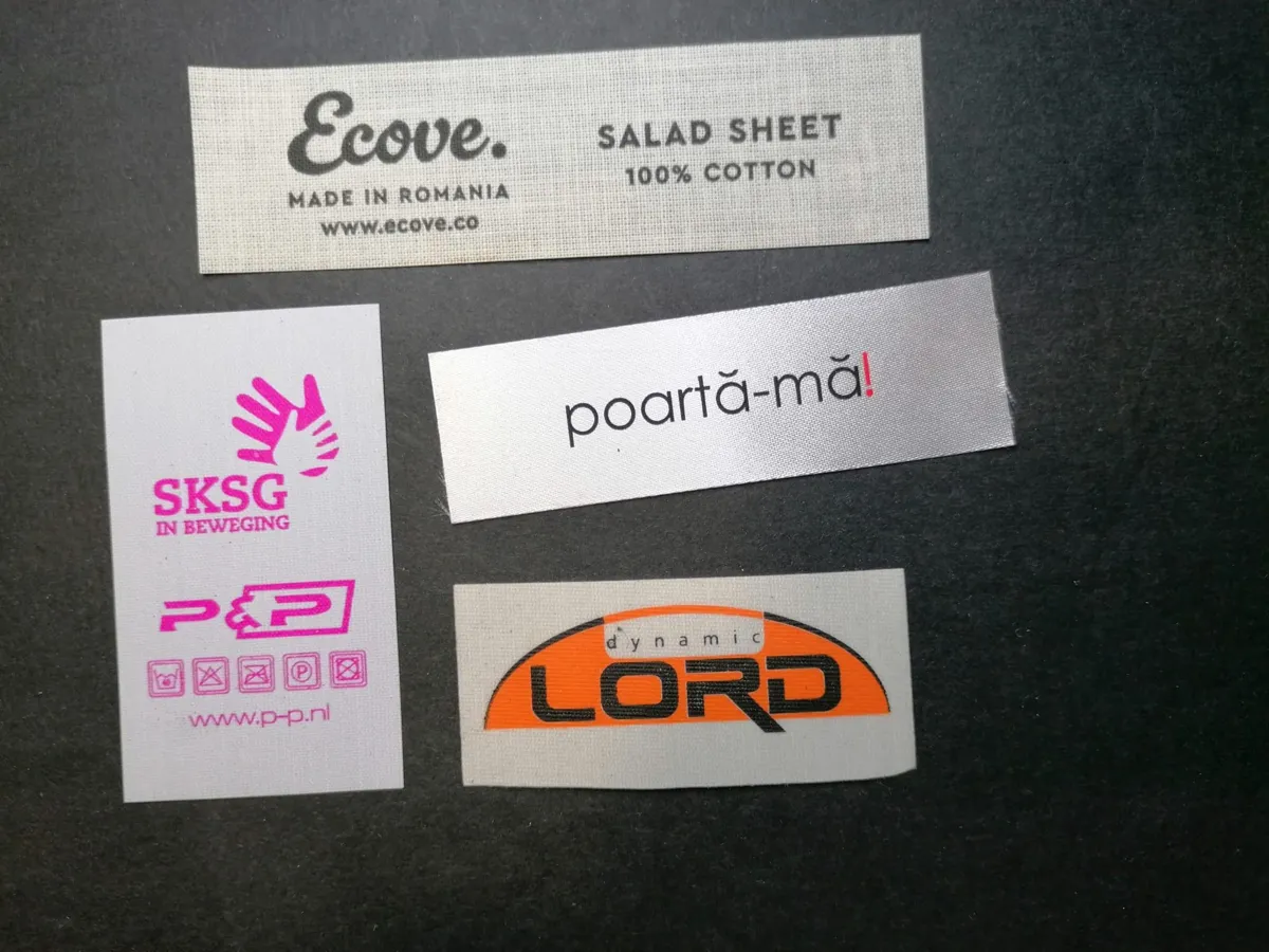 Etichete textile personalizate imprimate color pentru firme